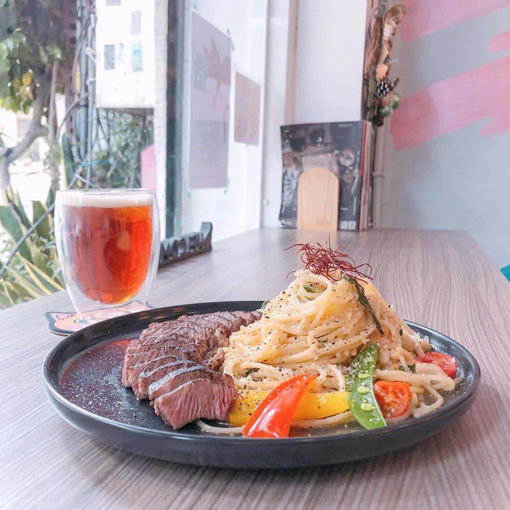 台中不理人香蒜辣醬義大利麵佐炙燒牛排