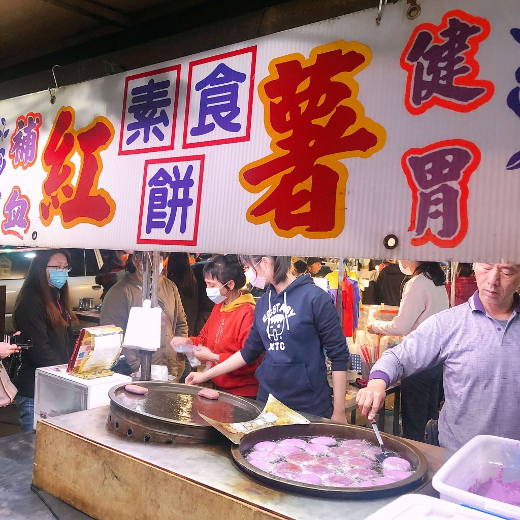 精誠夜市 紫山藥餅﻿店門口